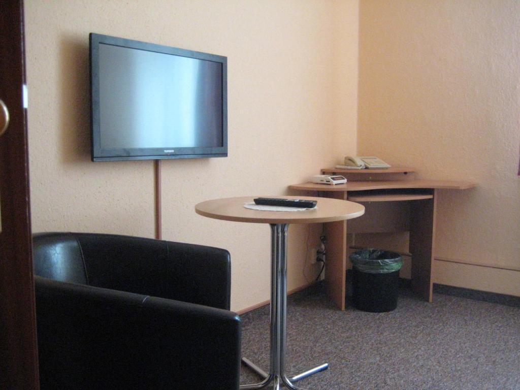 Hotel Gesellschaftshaus Bergen Auf Rugen Room photo